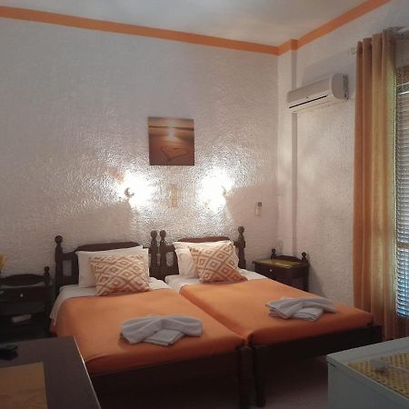 Artemis Rooms Agia Marina  Exterior photo