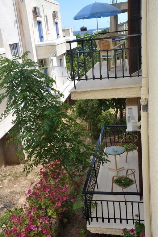 Artemis Rooms Agia Marina  Exterior photo