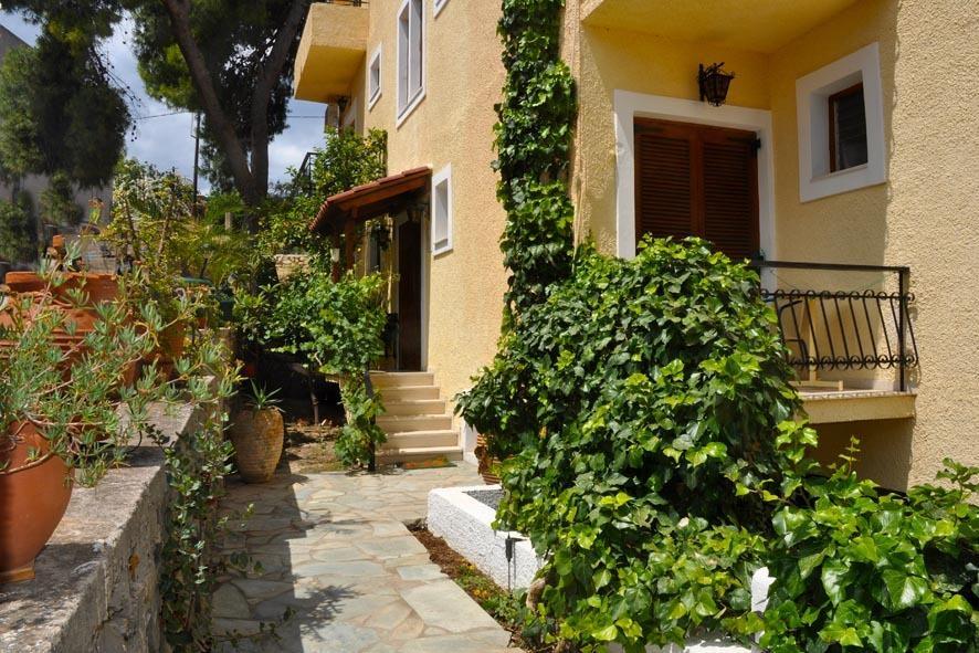 Artemis Rooms Agia Marina  Exterior photo