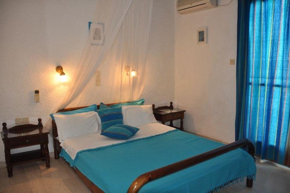 Artemis Rooms Agia Marina  Exterior photo