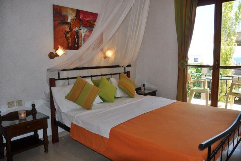 Artemis Rooms Agia Marina  Exterior photo