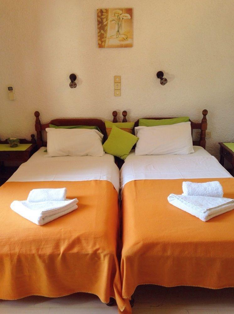 Artemis Rooms Agia Marina  Exterior photo