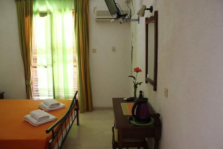 Artemis Rooms Agia Marina  Exterior photo